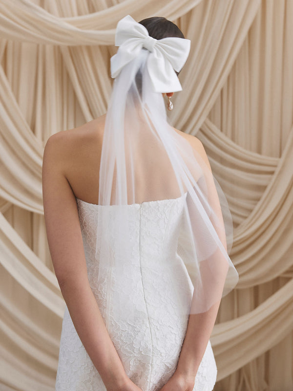 CHARLOTTE MILLS AURORA - Satin bow trim elbow-length veil