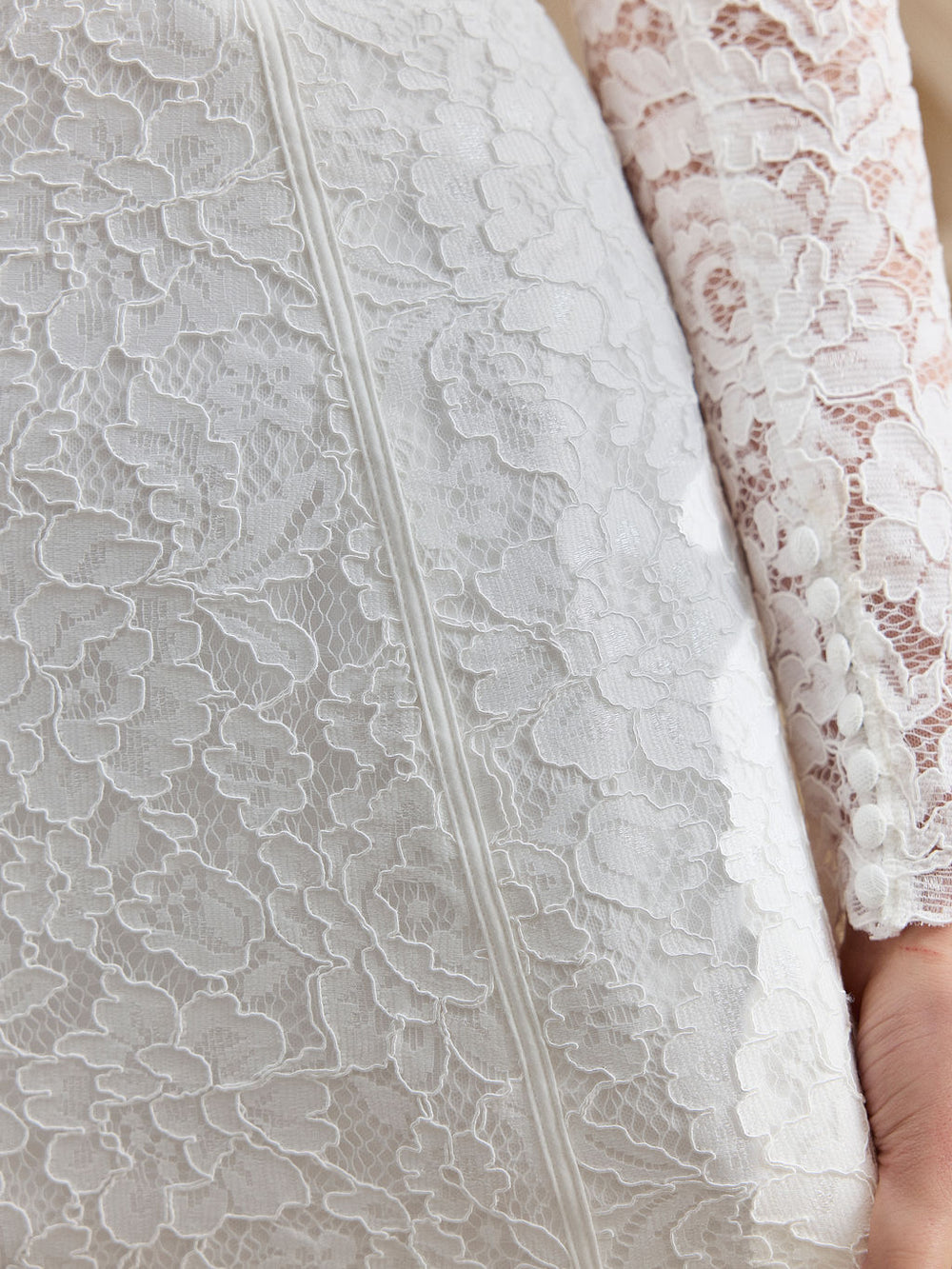 CHARLOTTE MILLS CARRIE - Corded lace sleeves with button detail