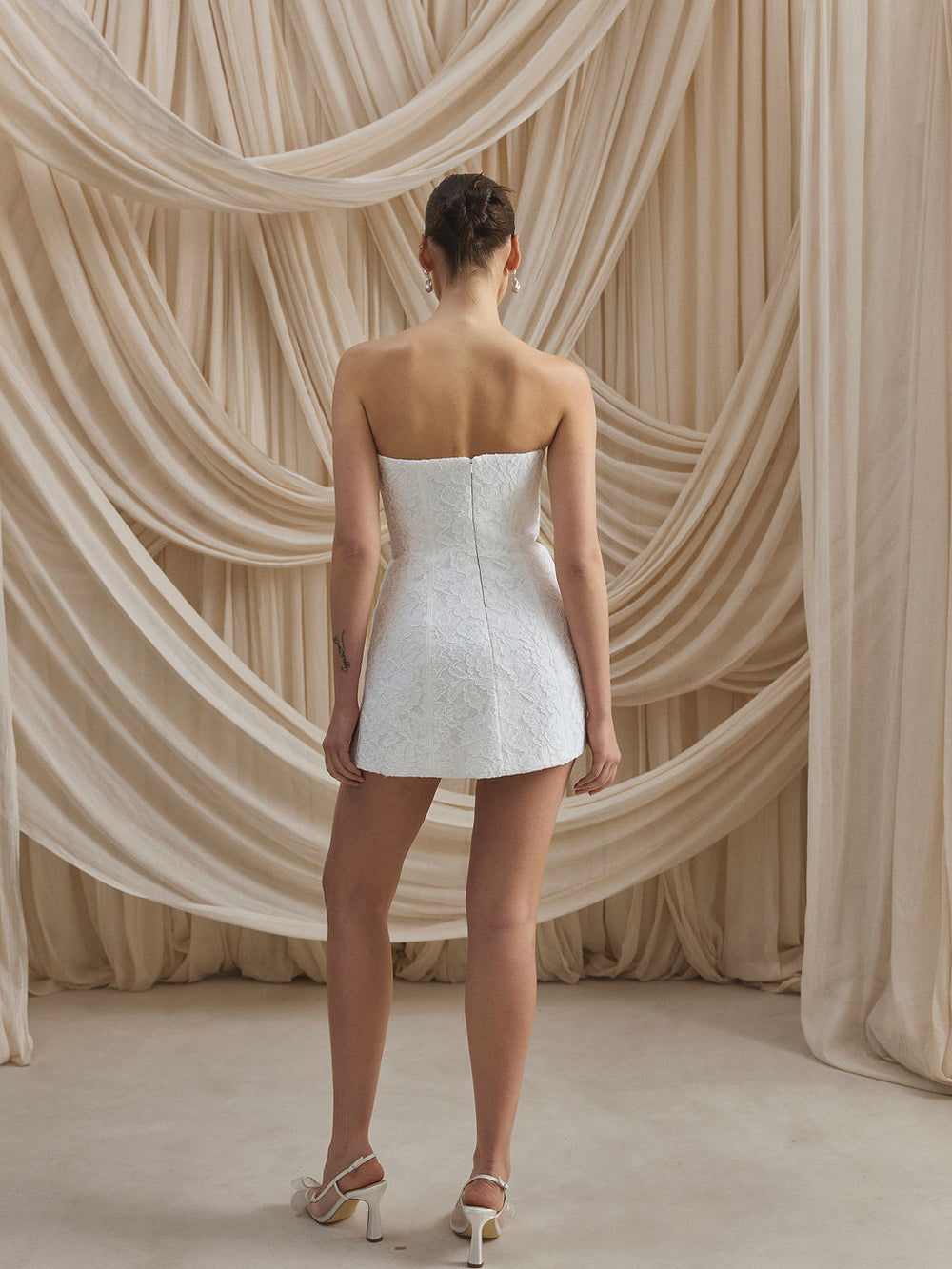 CHARLOTTE MILLS CIARA - Strapless ivory corded lace mini dress