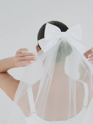 CHARLOTTE MILLS AURORA - Satin bow trim elbow-length veil